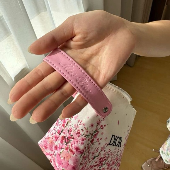 Floral Cosmetic Case - Picture 2 of 3